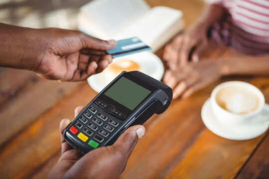 Contactless payment with a credit card and POS terminal for reliable financing options.